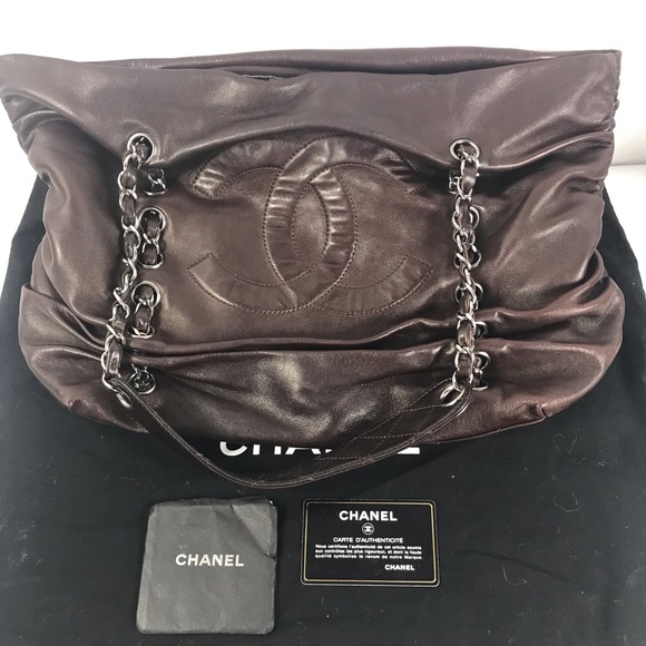CHANEL Handbags - ✨GORGEOUS✨ Chanel tote lambskin